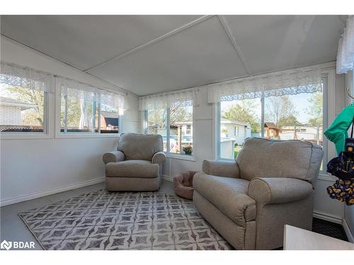 10 Knox Court, North Bay, ON - Indoor Photo Showing Living Room