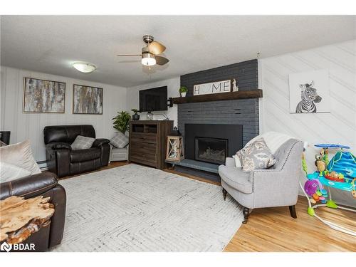 10 Knox Court, North Bay, ON - Indoor Photo Showing Living Room With Fireplace