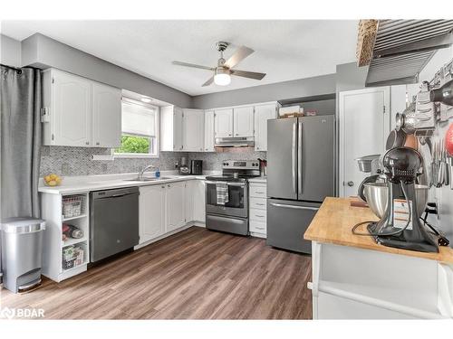 224 Oriole Crescent, Gravenhurst, ON - Indoor Photo Showing Kitchen With Stainless Steel Kitchen