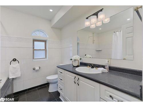 362 East 22Nd Street, Hamilton, ON - Indoor Photo Showing Bathroom