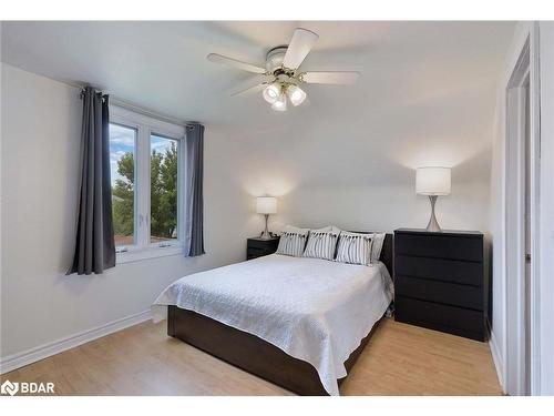 362 East 22Nd Street, Hamilton, ON - Indoor Photo Showing Bedroom