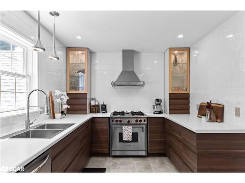 61 Caribou Trail, Wasaga Beach, ON - Indoor Photo Showing Kitchen With Double Sink With Upgraded Kitchen