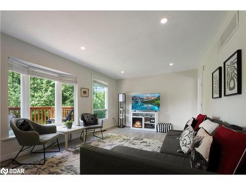 43 Sturgeon Glen Road, Fenelon Falls, ON - Indoor Photo Showing Living Room