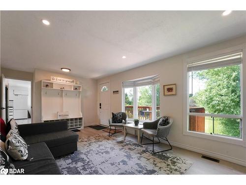 43 Sturgeon Glen Road, Fenelon Falls, ON - Indoor Photo Showing Living Room