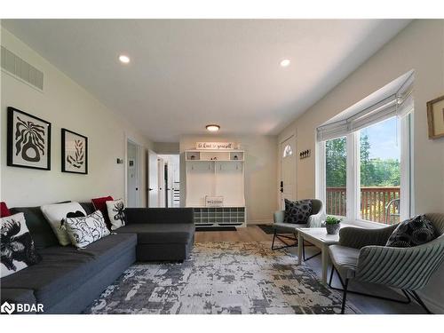 43 Sturgeon Glen Road, Fenelon Falls, ON - Indoor Photo Showing Living Room