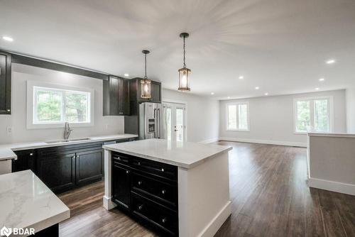 1942 Doe Lake Road, Gravenhurst, ON - Indoor Photo Showing Kitchen With Upgraded Kitchen