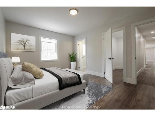 1942 Doe Lake Road, Gravenhurst, ON - Indoor Photo Showing Bedroom