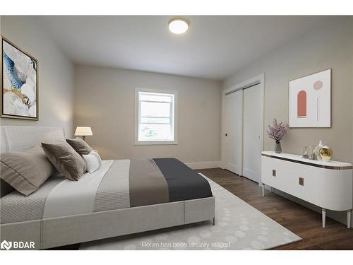 1942 Doe Lake Road, Gravenhurst, ON - Indoor Photo Showing Bedroom