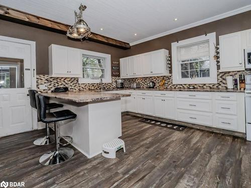 74 Taylor Road, Bracebridge, ON - Indoor Photo Showing Kitchen With Upgraded Kitchen