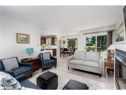 51 Knox Road W, Wasaga Beach, ON - Indoor Photo Showing Living Room