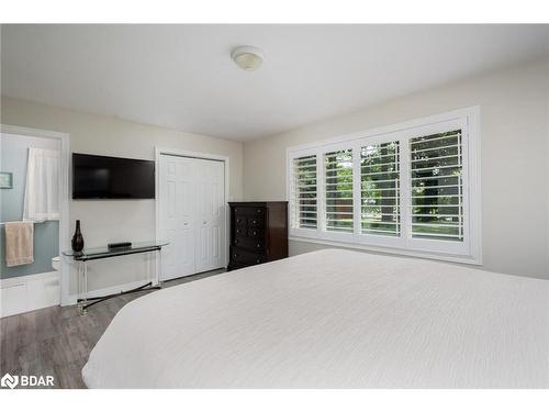 51 Knox Road W, Wasaga Beach, ON - Indoor Photo Showing Bedroom