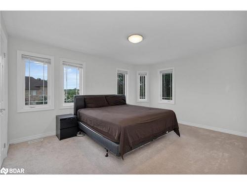 52 Pearl Street, Wasaga Beach, ON - Indoor Photo Showing Bedroom