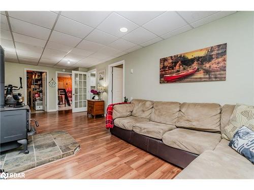 332 Forest Glen Road, Huntsville, ON - Indoor Photo Showing Living Room