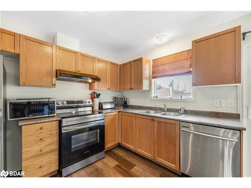 24 Majesty Boulevard, Barrie, ON - Indoor Photo Showing Kitchen With Double Sink