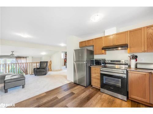 24 Majesty Boulevard, Barrie, ON - Indoor Photo Showing Kitchen