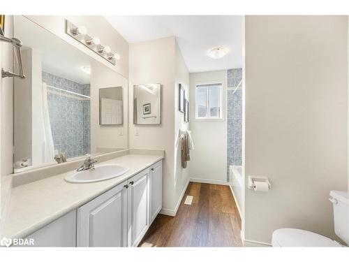 24 Majesty Boulevard, Barrie, ON - Indoor Photo Showing Bathroom