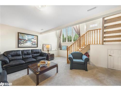 24 Majesty Boulevard, Barrie, ON - Indoor Photo Showing Living Room