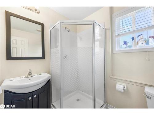 24 Majesty Boulevard, Barrie, ON - Indoor Photo Showing Bathroom