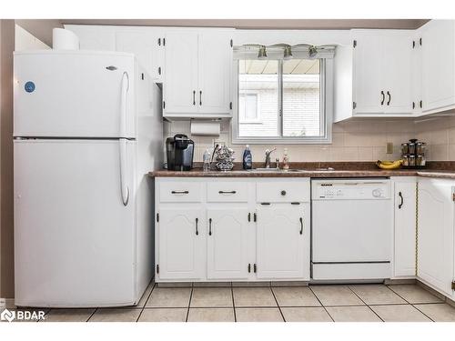 2 Claycroft Crescent, Kitchener, ON - Indoor Photo Showing Kitchen