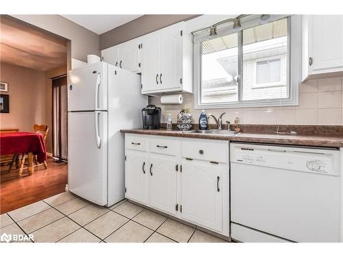 2 Claycroft Crescent, Kitchener, ON - Indoor Photo Showing Kitchen