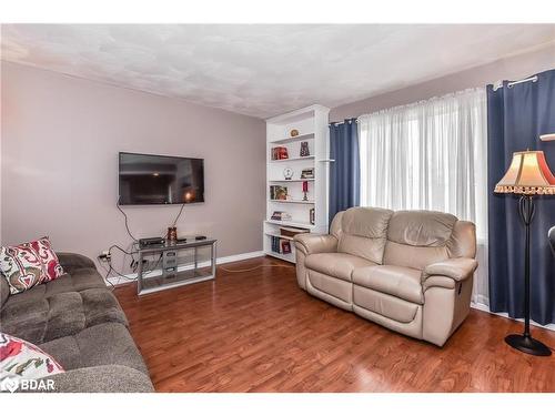 2 Claycroft Crescent, Kitchener, ON - Indoor Photo Showing Living Room