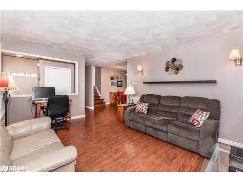 2 Claycroft Crescent, Kitchener, ON - Indoor Photo Showing Living Room