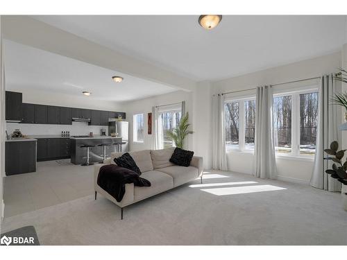 33 Atlantis Drive, Orillia, ON - Indoor Photo Showing Living Room