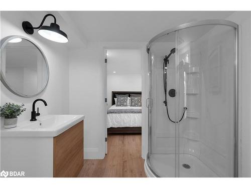 56 Gray Lane, Barrie, ON - Indoor Photo Showing Bathroom