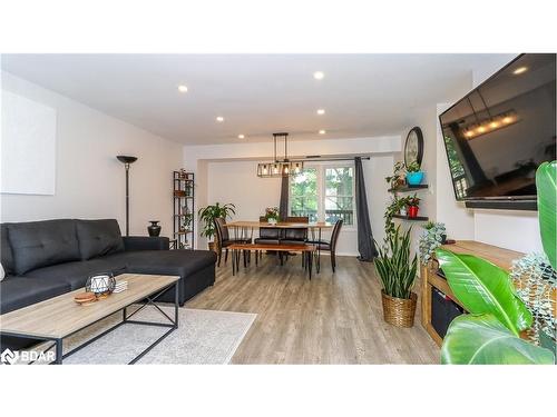 10-119 D'Ambrosio Drive, Barrie, ON - Indoor Photo Showing Living Room