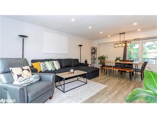 10-119 D'Ambrosio Drive, Barrie, ON - Indoor Photo Showing Living Room