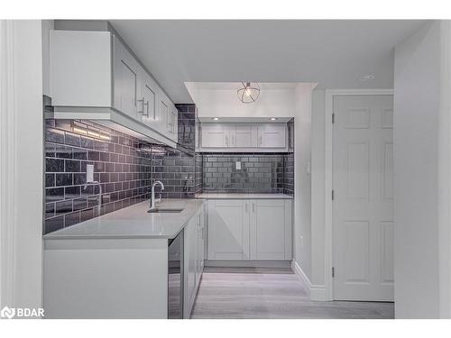 7 Auraglen Street, Richmond Hill, ON - Indoor Photo Showing Kitchen