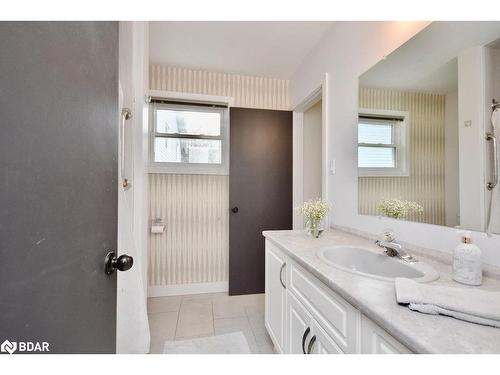 39 Dancy Drive, Orillia, ON - Indoor Photo Showing Bathroom