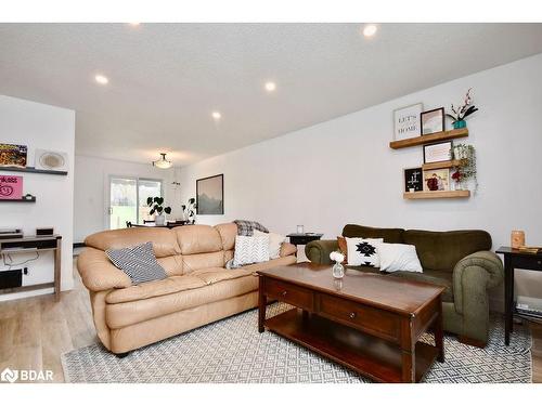 39 Dancy Drive, Orillia, ON - Indoor Photo Showing Living Room