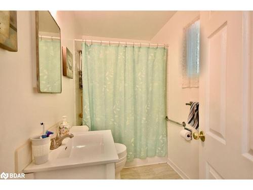 178 Yonge Street, Midland, ON - Indoor Photo Showing Bathroom
