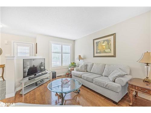 10 Claire Drive, Barrie, ON - Indoor Photo Showing Living Room