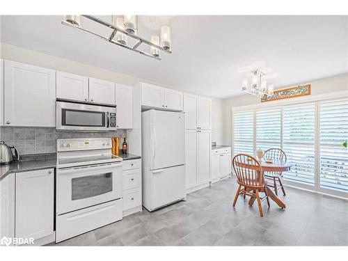 10 Claire Drive, Barrie, ON - Indoor Photo Showing Kitchen