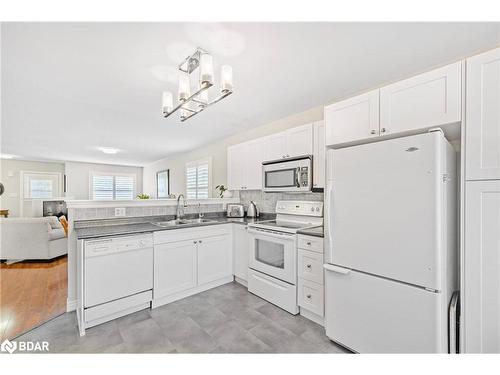 10 Claire Drive, Barrie, ON - Indoor Photo Showing Kitchen