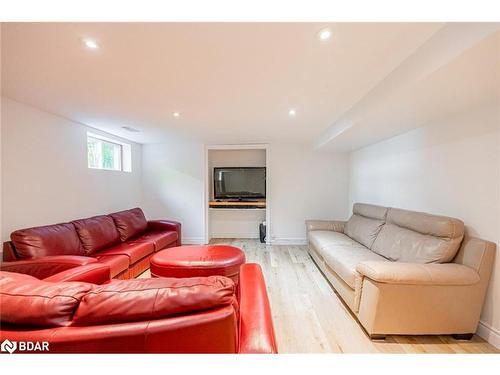 865 Adams Road, Innisfil, ON - Indoor Photo Showing Living Room