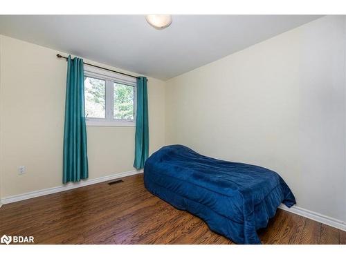 995 Gilmore Avenue, Innisfil, ON - Indoor Photo Showing Bedroom