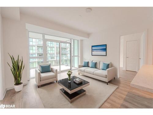 335-375 Sea Ray Avenue, Innisfil, ON - Indoor Photo Showing Living Room