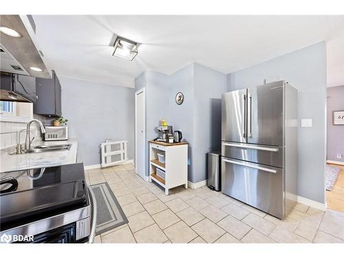 39 7 Line N, Oro-Medonte, ON - Indoor Photo Showing Kitchen