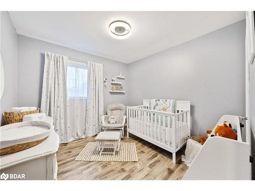 39 7 Line N, Oro-Medonte, ON - Indoor Photo Showing Bedroom