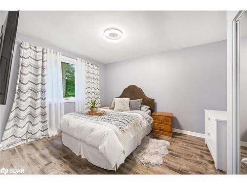 39 7 Line N, Oro-Medonte, ON - Indoor Photo Showing Bedroom