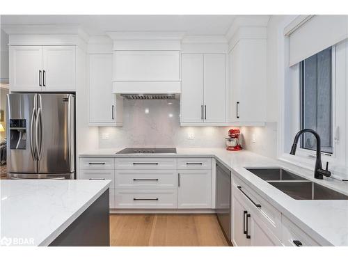 203 Montgomery Drive, Barrie, ON - Indoor Photo Showing Kitchen With Double Sink With Upgraded Kitchen