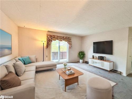 409-184 Eighth Street, Collingwood, ON - Indoor Photo Showing Living Room