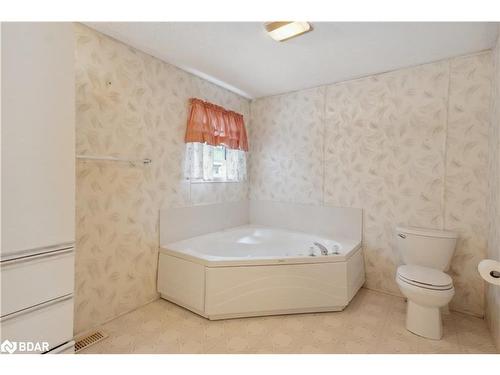 4976 25Th Sideroad, Thorton, ON - Indoor Photo Showing Bathroom