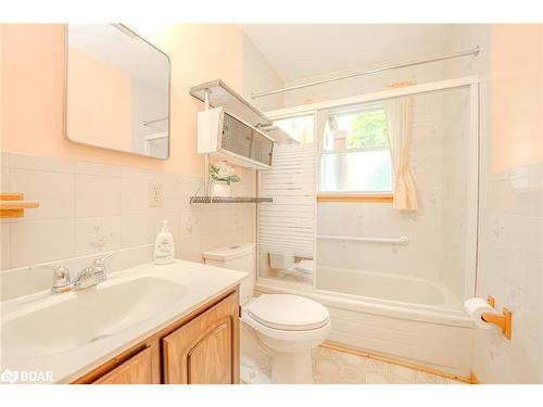 61 Oakley Park Square, Barrie, ON - Indoor Photo Showing Bathroom