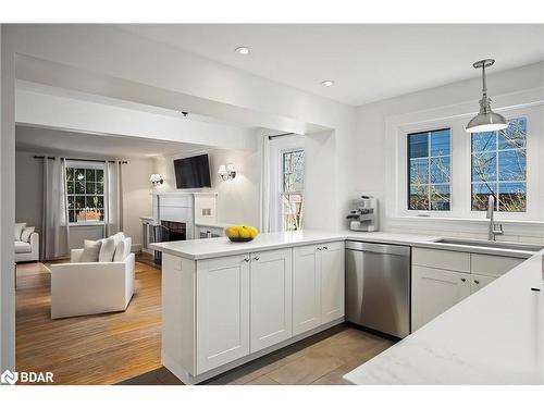 96 Drury Lane, Barrie, ON - Indoor Photo Showing Kitchen