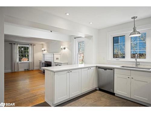 96 Drury Lane, Barrie, ON - Indoor Photo Showing Kitchen