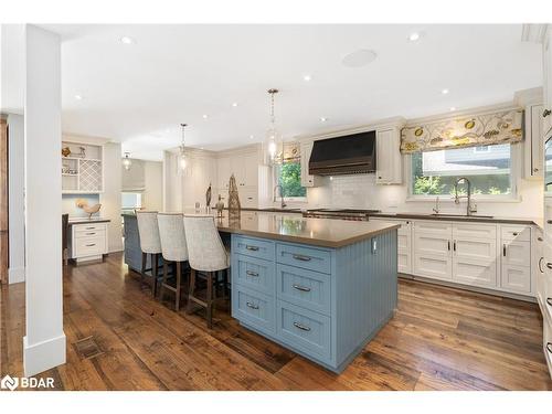 3211 Fleming Boulevard, Innisfil, ON - Indoor Photo Showing Kitchen With Upgraded Kitchen